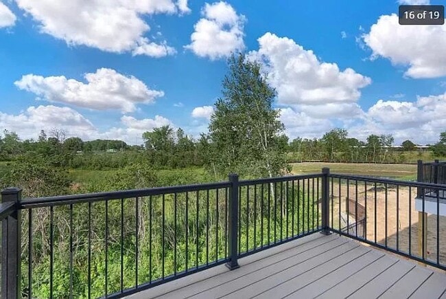 Building Photo - Modern Elegance Meets Everyday Comfort in ...