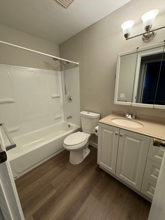 Building Photo - 2Bd/1Ba Kirkland Condo