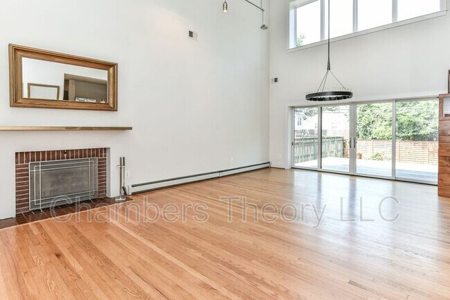 Building Photo - 720 N Jackson St