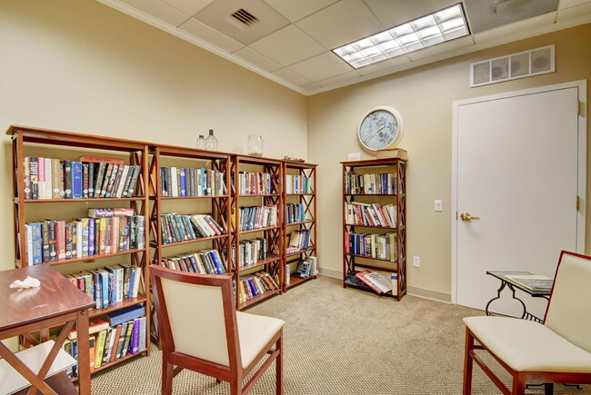 Building Photo - 5547 Fairway Park Dr