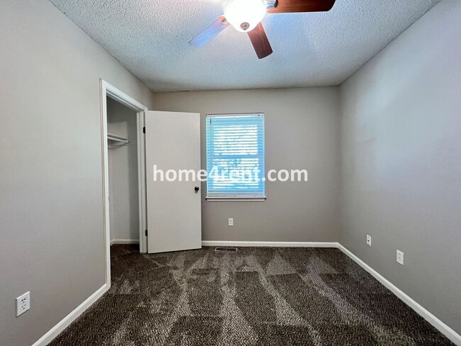 Building Photo - Wonderful Northland Home w/ an Updated Kit...