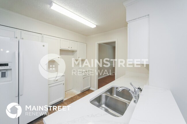 Building Photo - 8849 Woodmark Dr