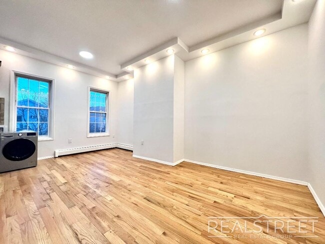 Building Photo - Lovely 2 Bed + Office in Bushwick with WD!