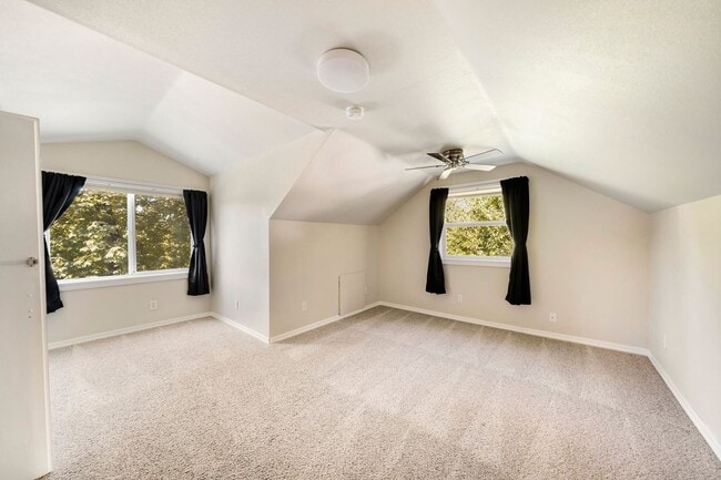 Building Photo - 14239 SE Fairoaks Ln