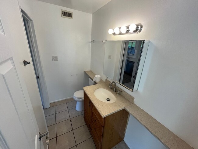 Building Photo - 4616 Laurelwood Dr