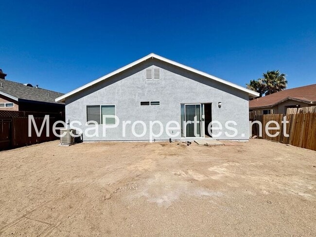 Building Photo - 13539 Merry Oaks St