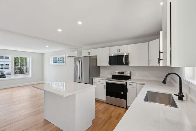 Building Photo - 13 Legacy Ln