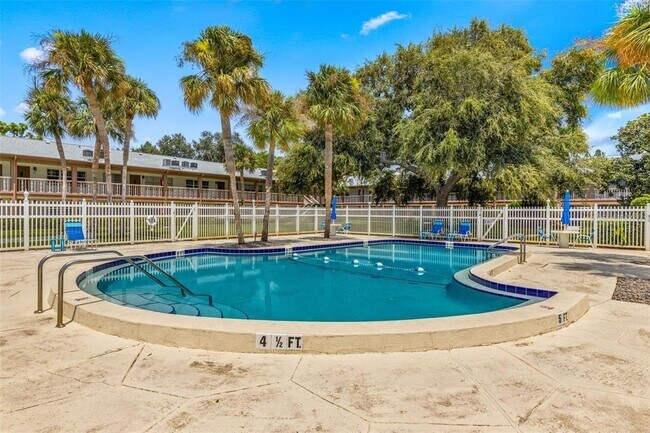 Building Photo - 650 Pinellas Point Dr S