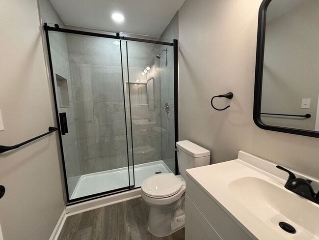 Building Photo - 603 Apple St