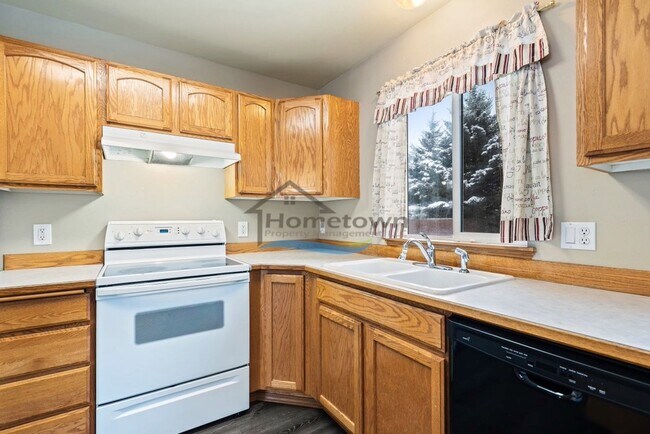 Building Photo - Sweet 2 Bed 1 Bath House with a Fenced Yard in Post Falls!