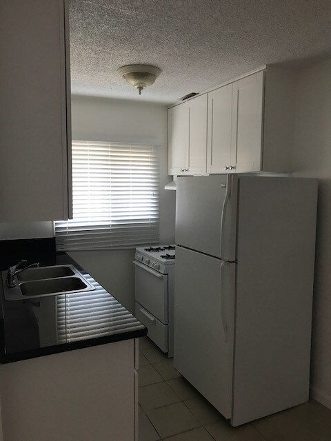 Building Photo - 940 S Venice Blvd