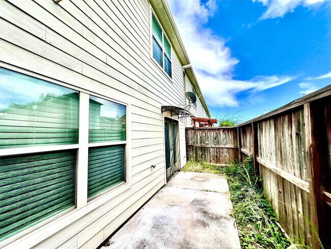 Building Photo - 3731 Main Poplar Dr