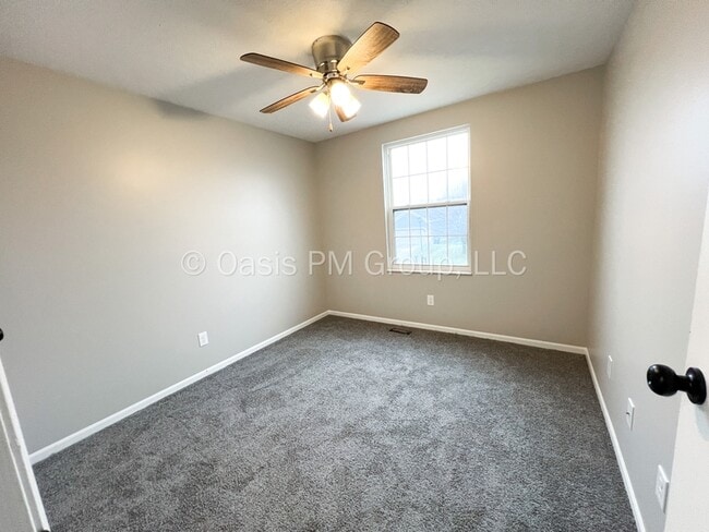 Building Photo - 709 Academy Dr