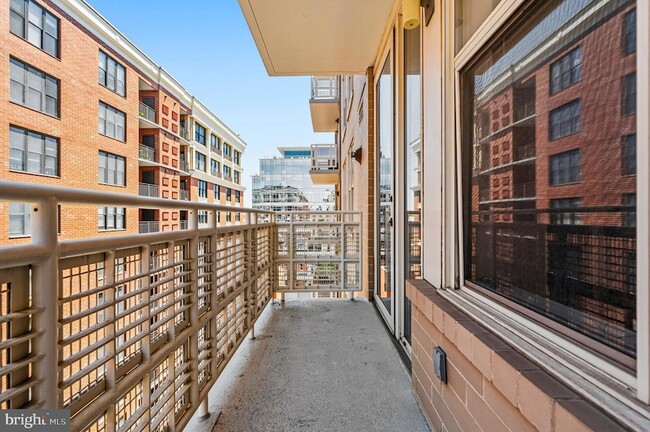 Building Photo - 715 6th St NW