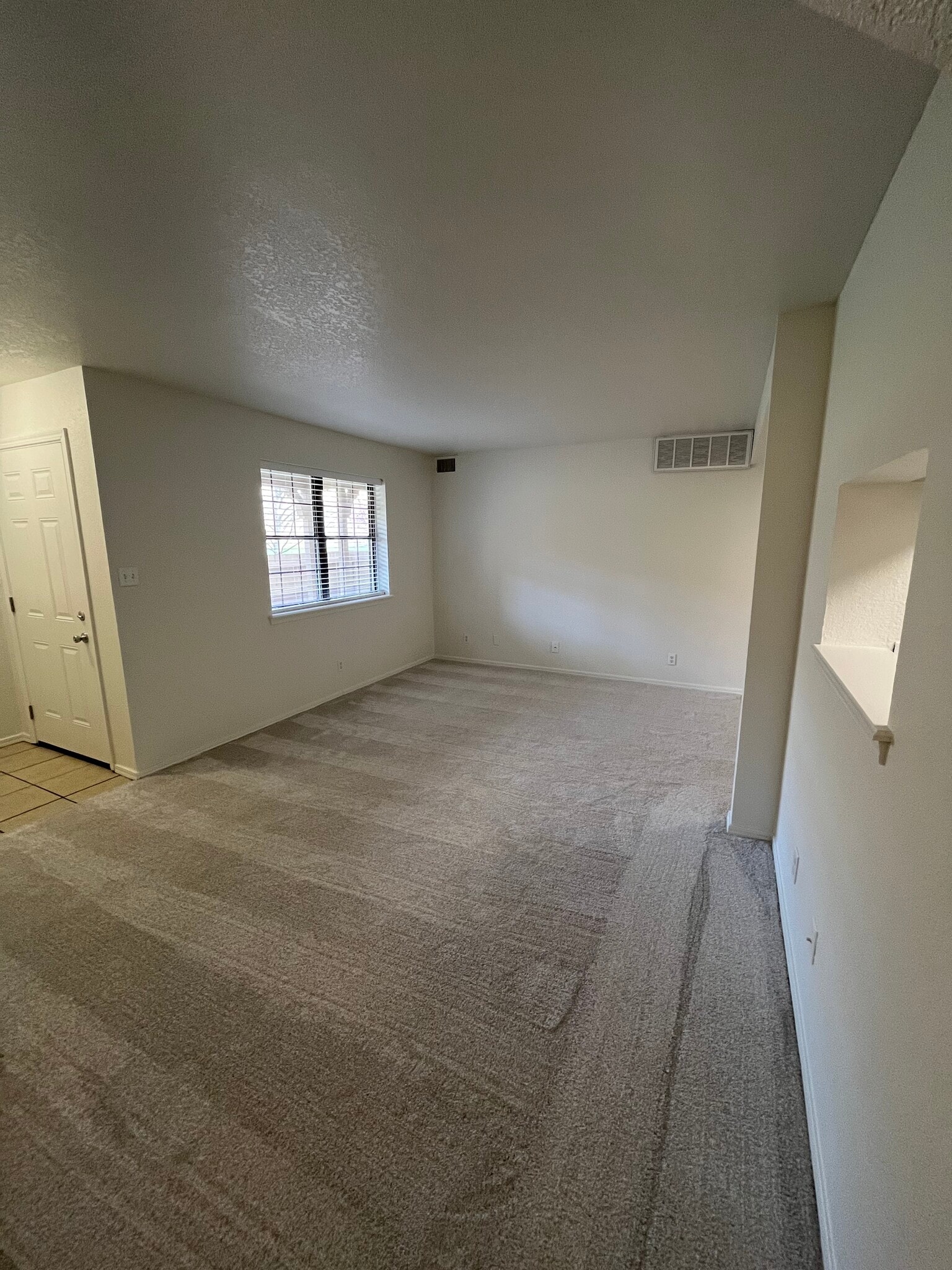 Building Photo - 9107 S Urbana Ave