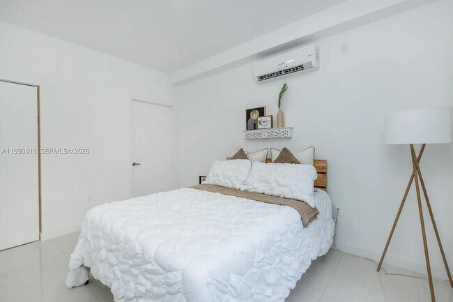 Building Photo - 25850 SW 140th Ct