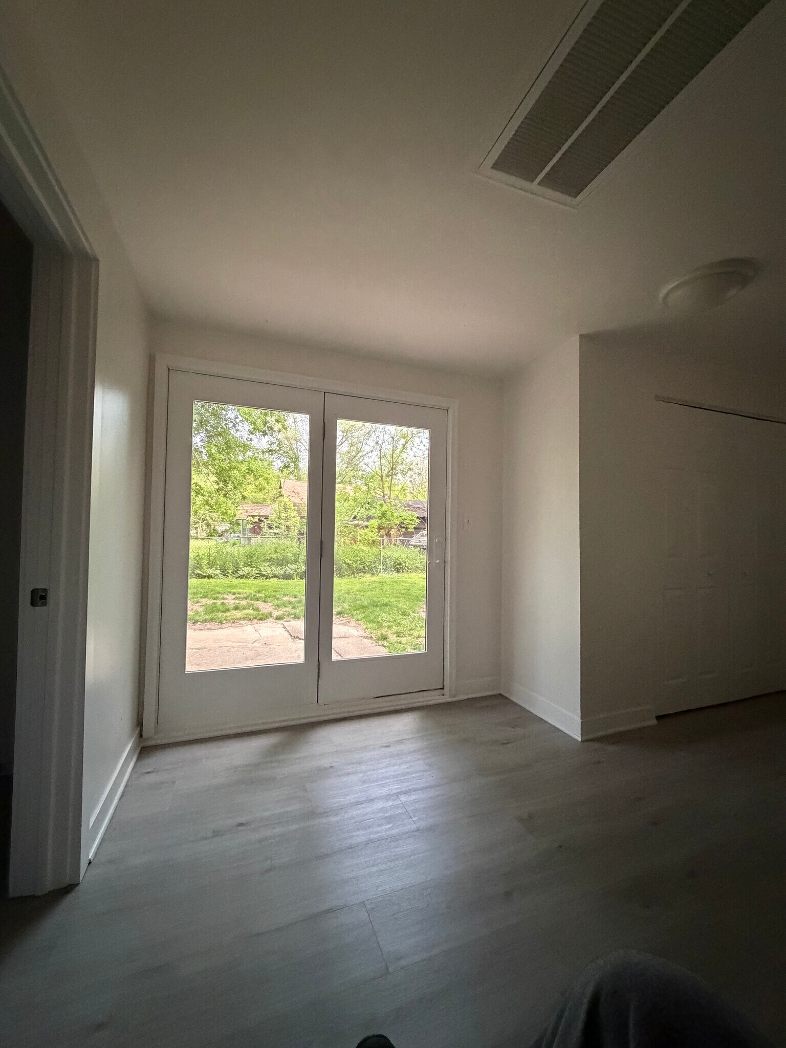 Sunroom - 3206 S Waterview Ave