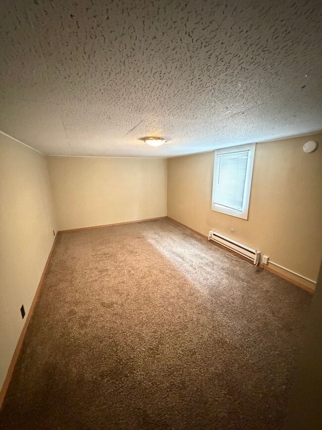 Building Photo - AVAILABLE JUNE - Beautiful 4 Bed 1 Bath Near UMD