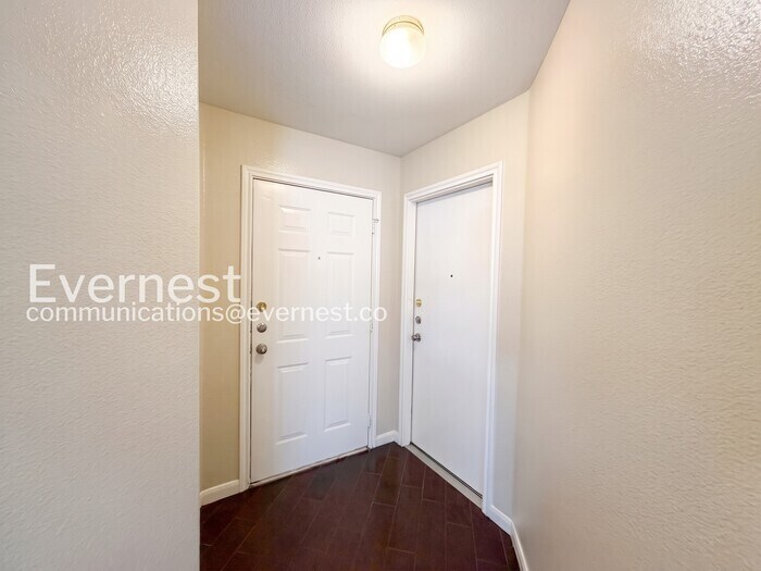 Building Photo - 2875 Southampton Way
