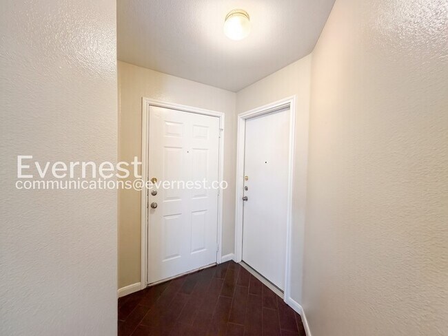 Building Photo - Modern Town Home with Fenced Backyard and Attached Garage