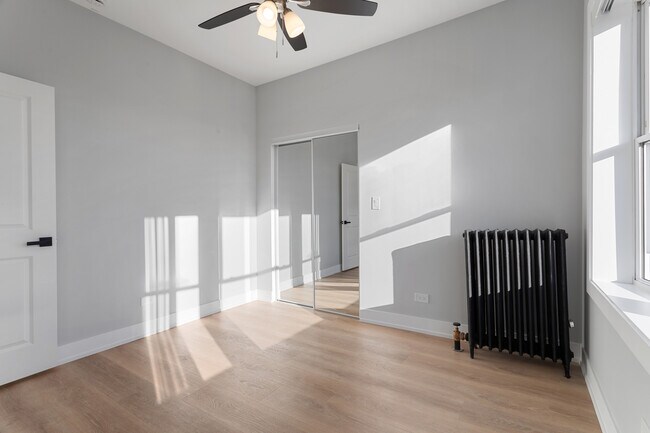 Building Photo - 7421 N Clark St