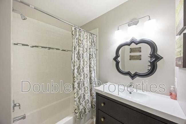 Building Photo - 314 E 22nd St