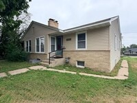 Building Photo - Newly Painted 3BR/2BA Duplex w/ Finished Basement, Jacuzzi Tub & Sun Pad!
