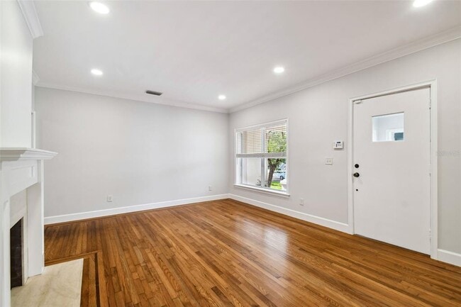 Building Photo - 2918 W Coachman Ave