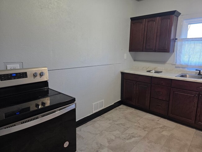 Building Photo - 3-Bedroom, 1-Bathroom Home with Basement – $1,215/Month - Accepting Section 8