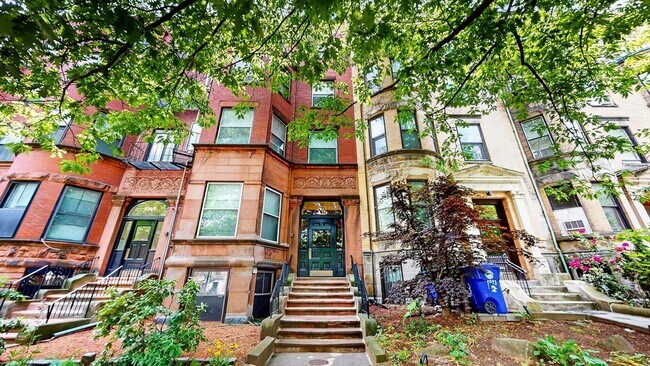 Building Photo - 1071 Beacon St