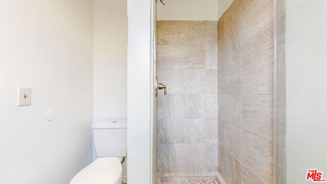 Building Photo - 1436 S Norton Ave