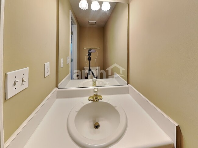 Building Photo - 620 Claredon Ct