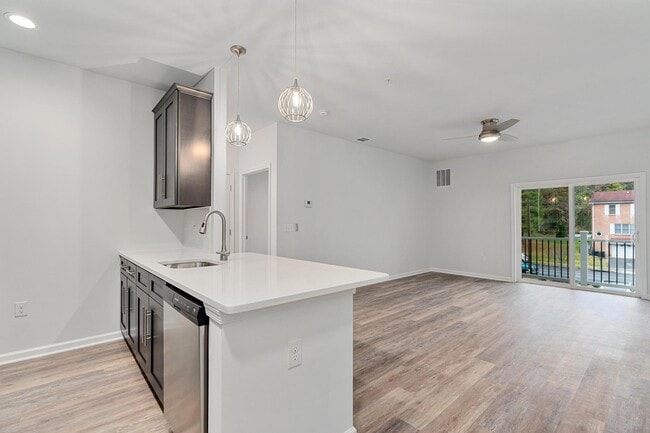 Building Photo - 565 W Lehigh St