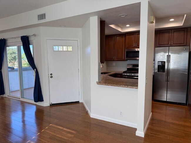 Building Photo - Very Private Carriage Unit Available Now!