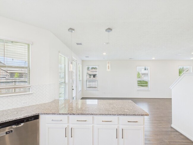 Building Photo - 15643 Fellswood Dr