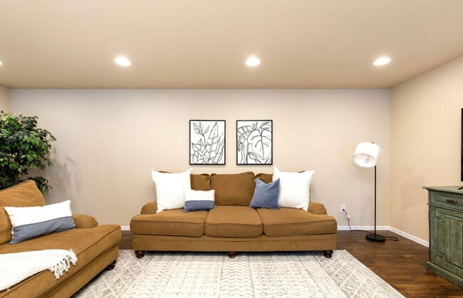 Building Photo - 2720 2nd Ave N