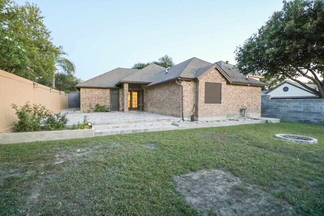 Building Photo - 1402 Longhorn Dr