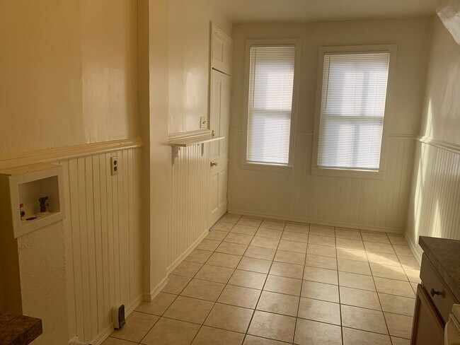 Building Photo - York City-3 Bedroom 1 Bath House