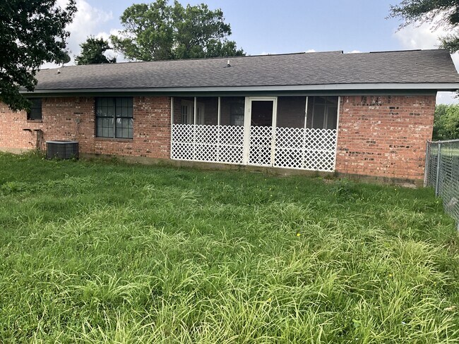 Building Photo - 24289 TX-19