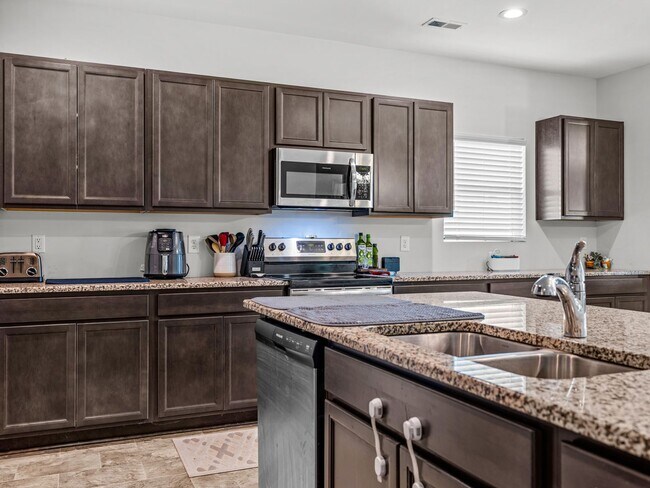 Building Photo - Towne Pointe Community