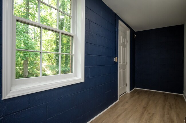 Building Photo - 1051 Crooked Creek Rd