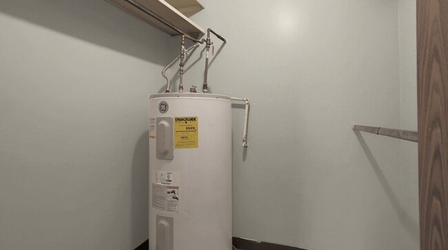 Building Photo - 1 Bedroom Townhouse Apartment