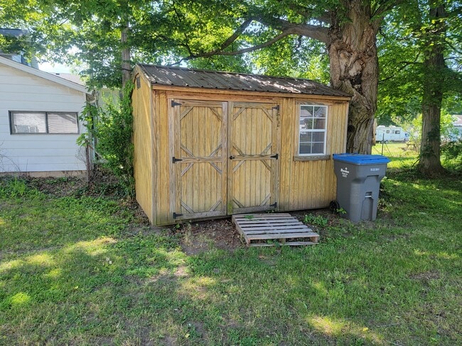 Building Photo - 237 E Arbor St
