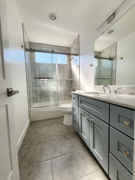 Building Photo - 2336 34th St