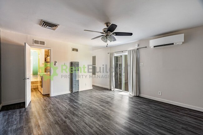 Building Photo - 816 Loma Vista Dr NE