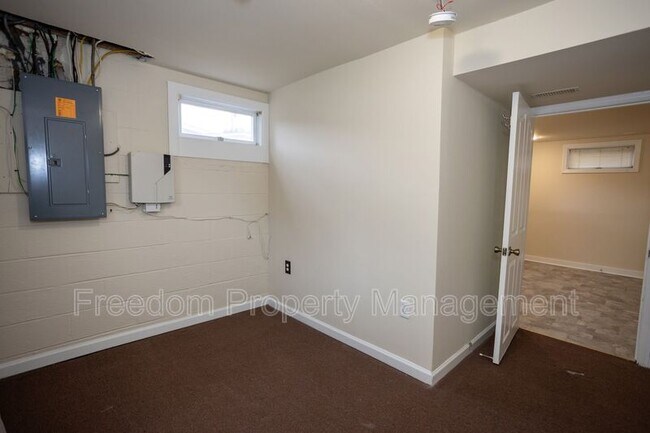 Building Photo - 5914 Ridge View Dr