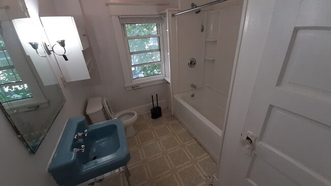 Building Photo - 311 Fairmount Ave