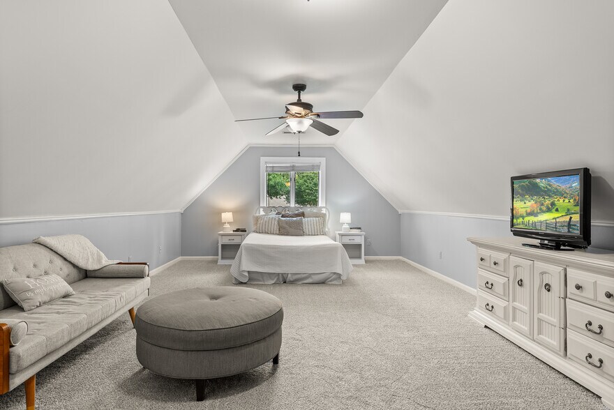 Building Photo - 9711 Pine Point Dr
