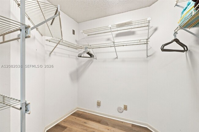 Building Photo - 2873 Oak Park Cir