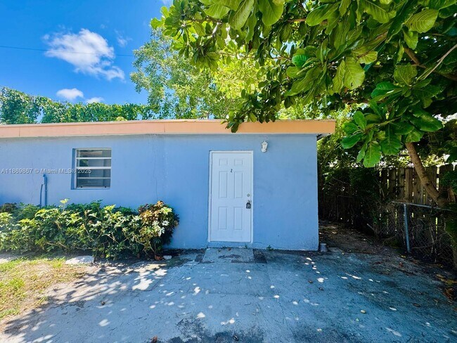 Primary Photo - 1060 NW 116th St